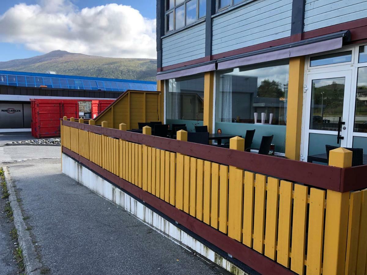 Husnes Sentrum Hotell エクステリア 写真